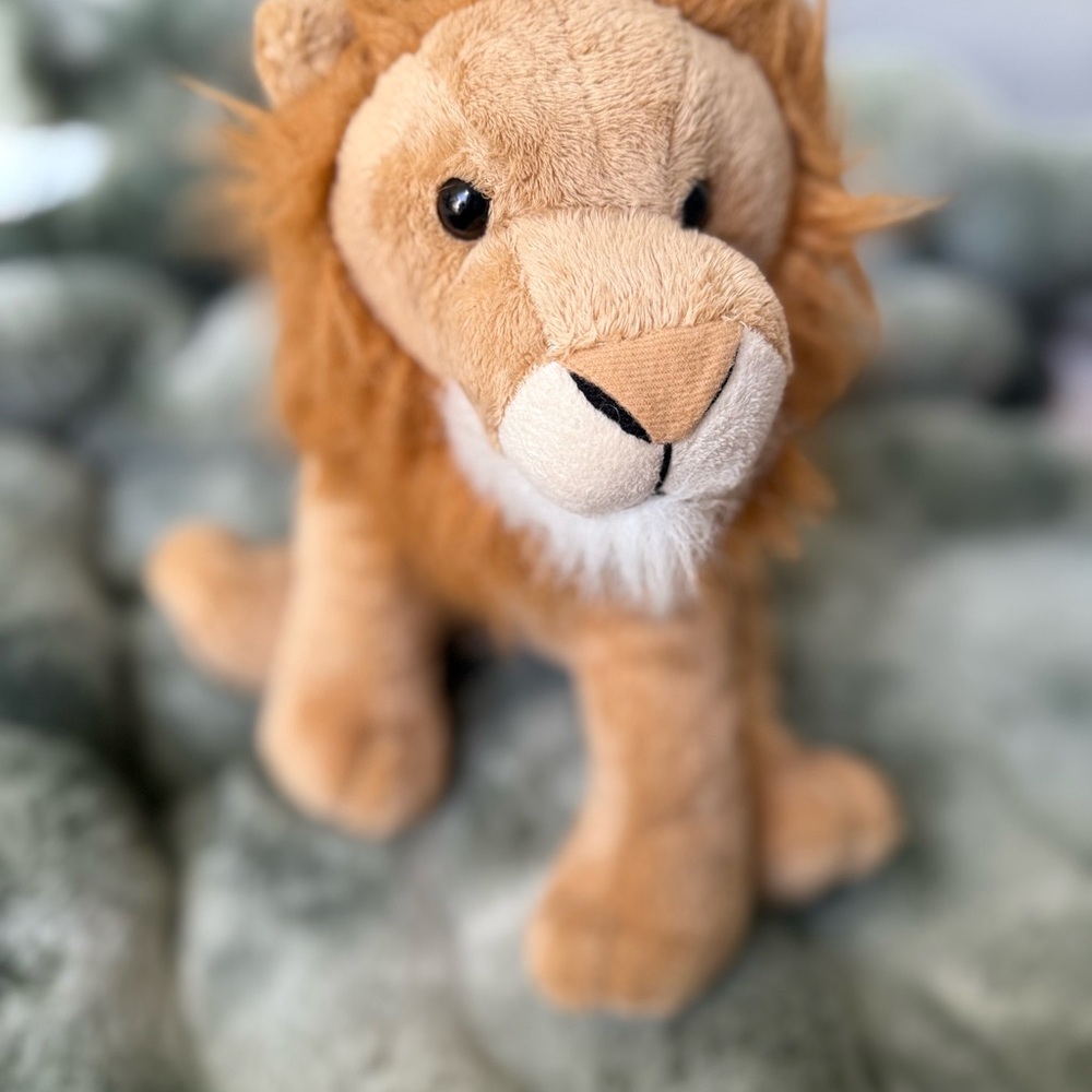 Plush Lion Toy - Tan and White